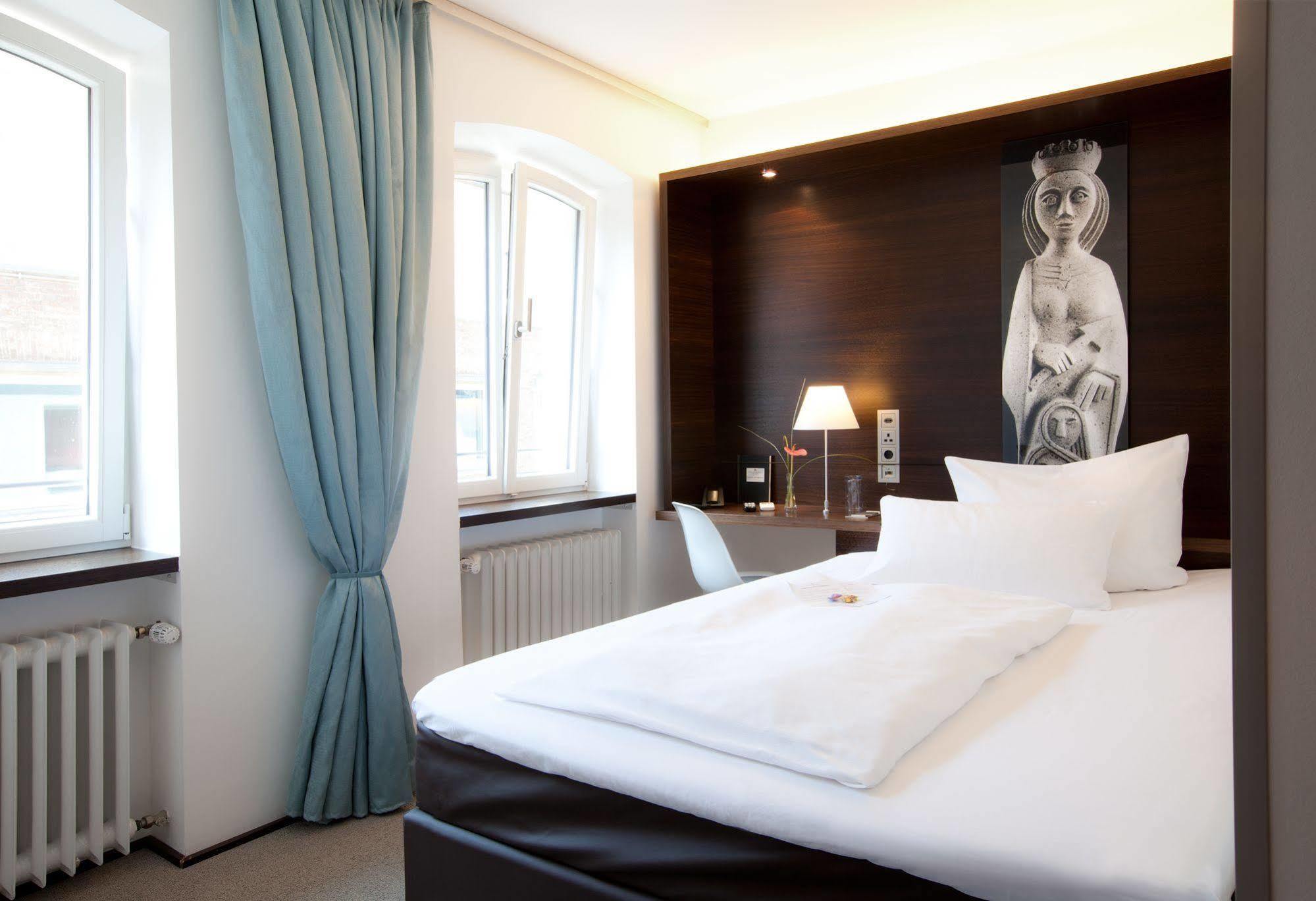 Hotel Stern Am Rathaus Kolonia Zewnętrze zdjęcie