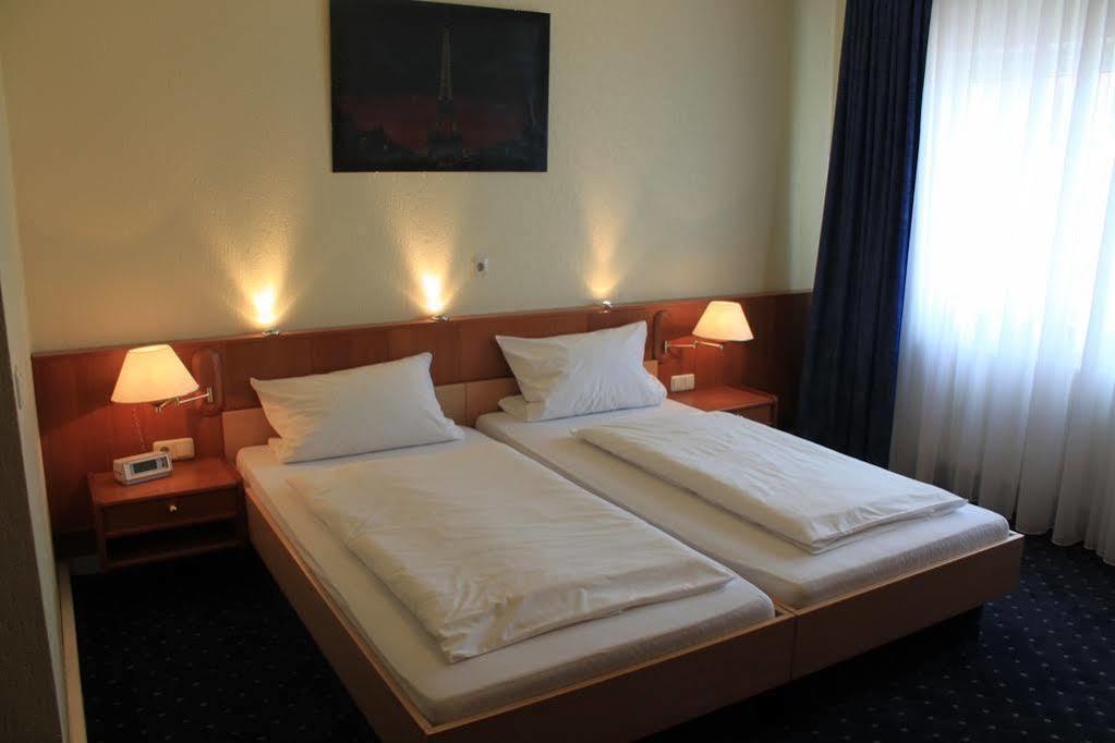 Hotel Stern Am Rathaus Kolonia Zewnętrze zdjęcie