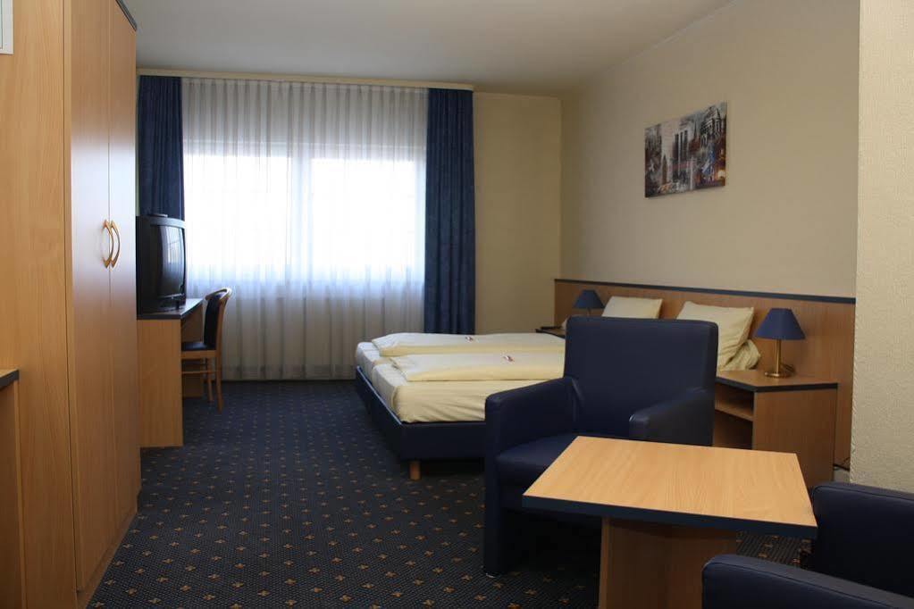 Hotel Stern Am Rathaus Kolonia Zewnętrze zdjęcie
